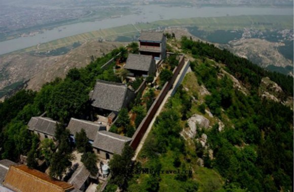 禹王宫在安徽怀远县东南涂山之顶.